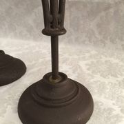 Paire de pique cierge porte bougies chandeliers candélabres bougeoirs fonte