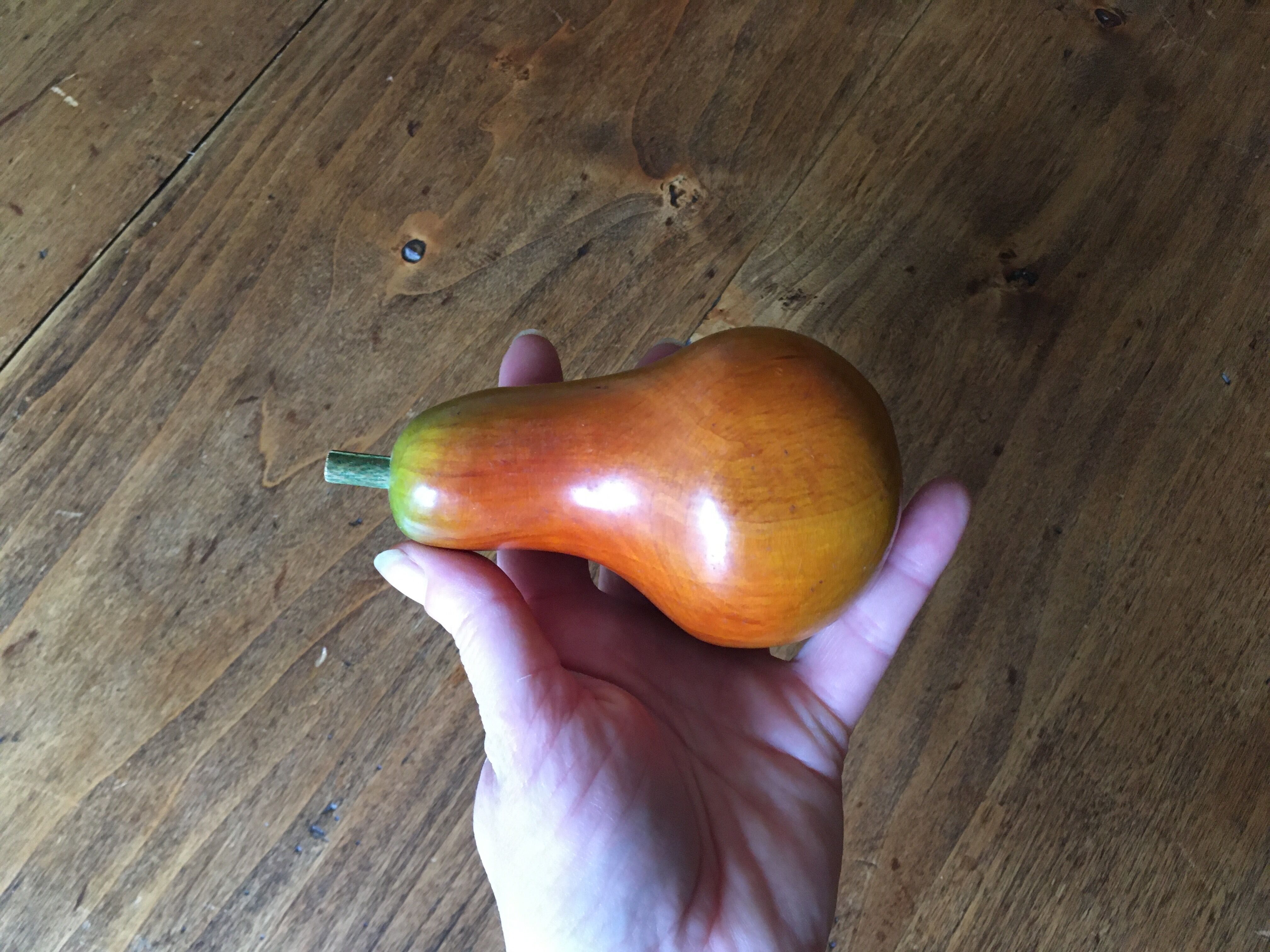 4 decorative wooden fruits