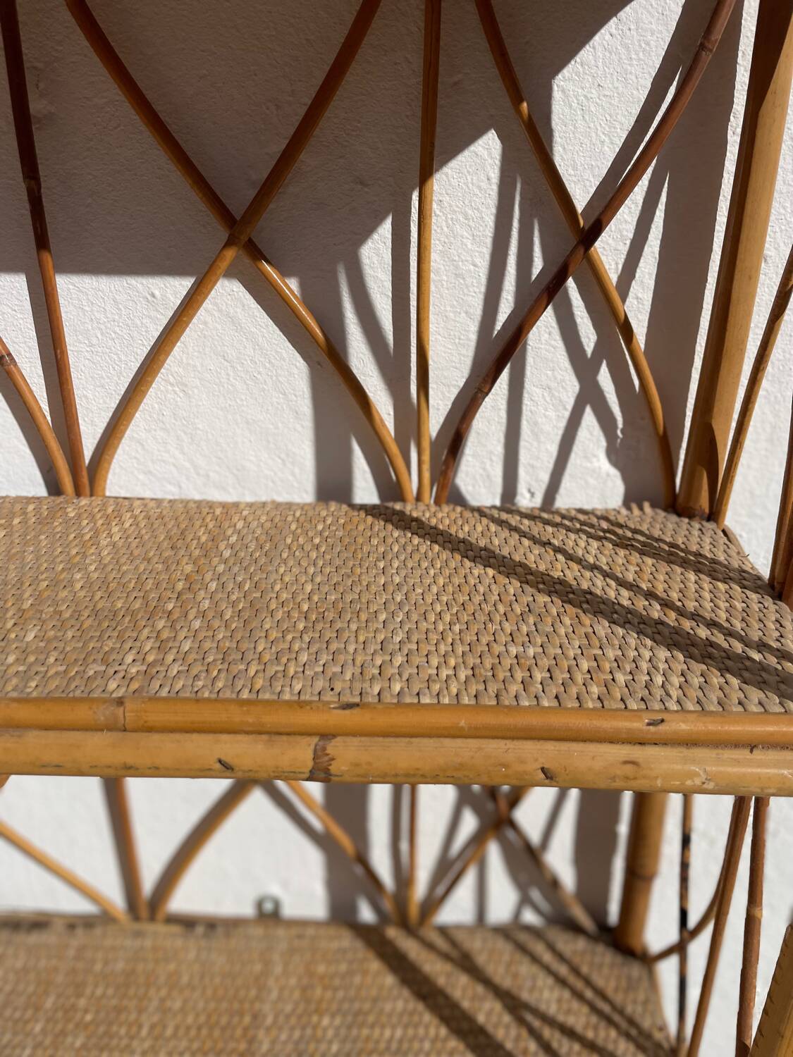 Vintage wall shelf in rattan and caning — 70s bohemian spirit