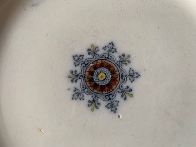 6 old English dessert plates, Wedgwood Bone, Australian model, early 20th century