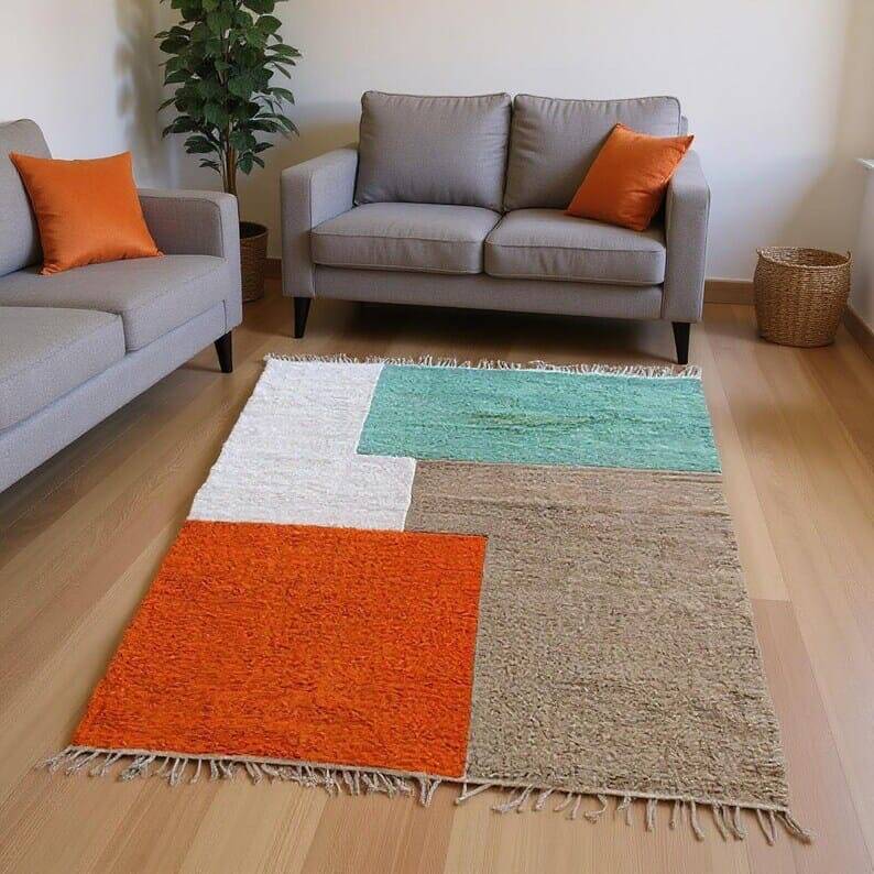 Handmade pure wool Moroccan rug from Oued Zam, size 155 x 245 cm.