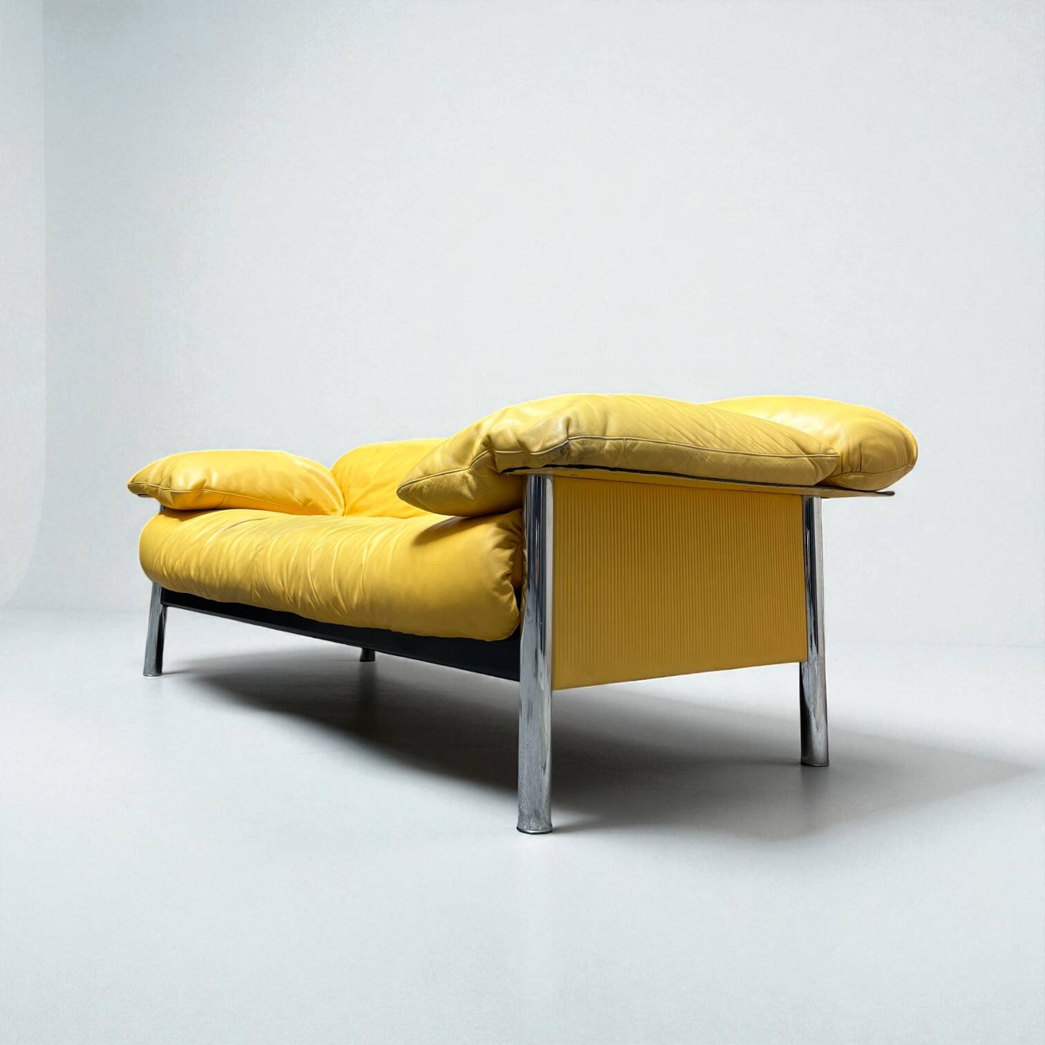 Pausa model canapé, Pierluigi Cerri for Poltrona Frau, 1990