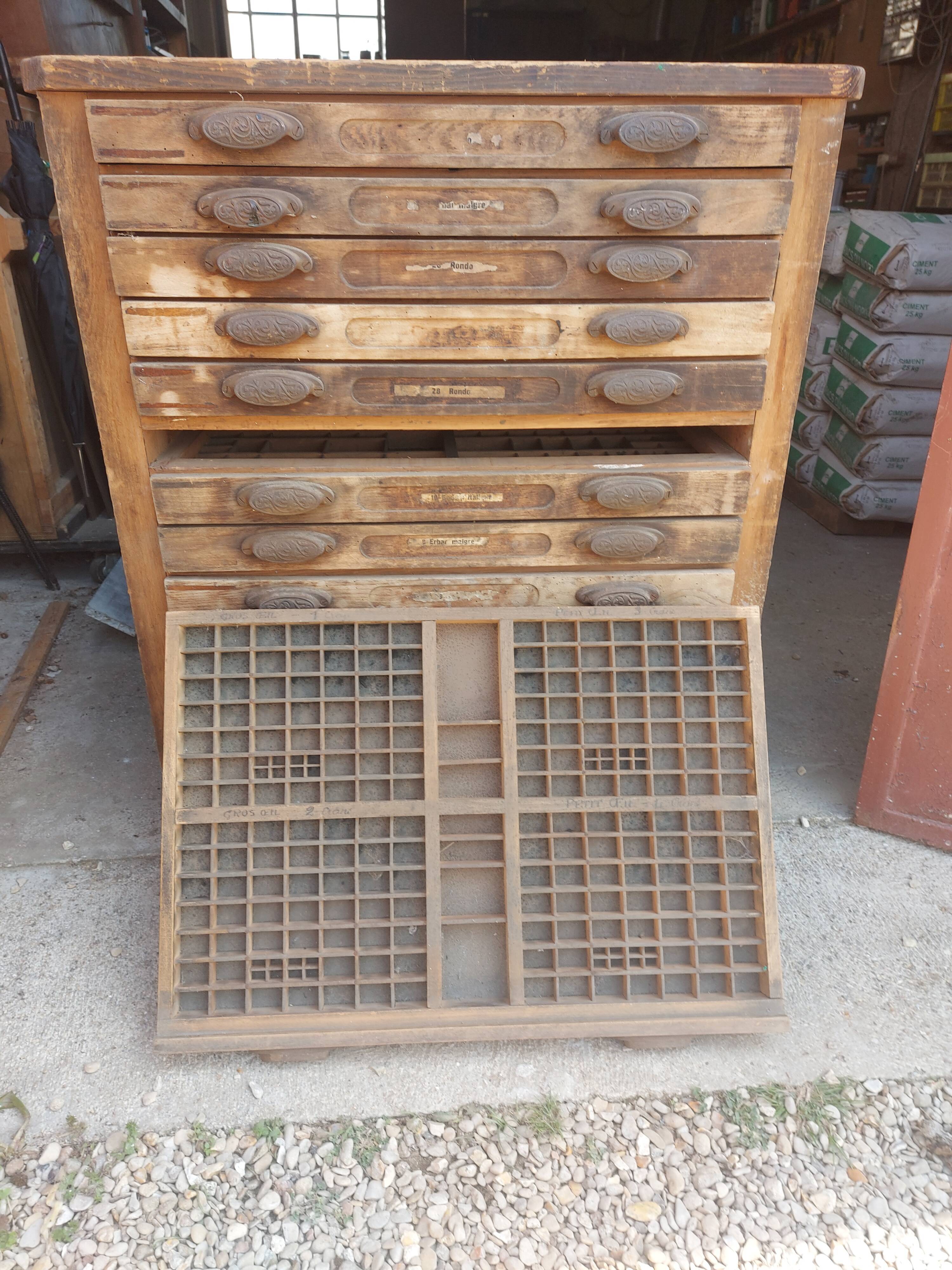 Drawer cabinet for printing castings