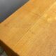 Commode années 70 chêne, laiton et placage blanc cassé