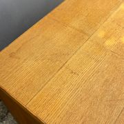Commode années 70 chêne, laiton et placage blanc cassé