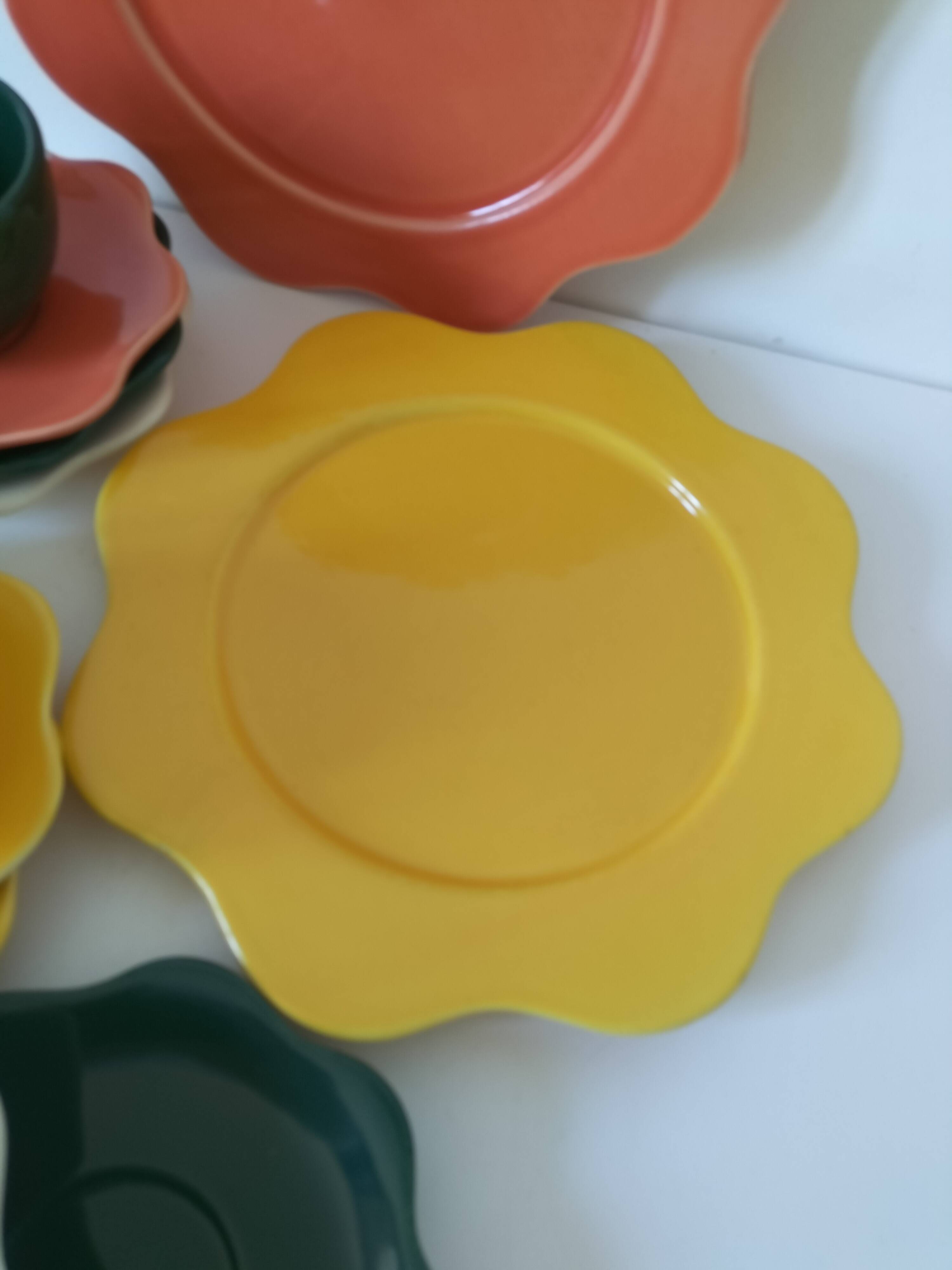 Ensemble de 12 pièces en céramique émaillée forme fleur