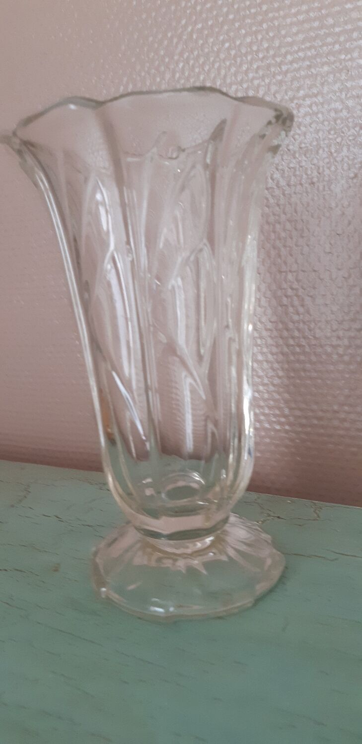 Glass vase