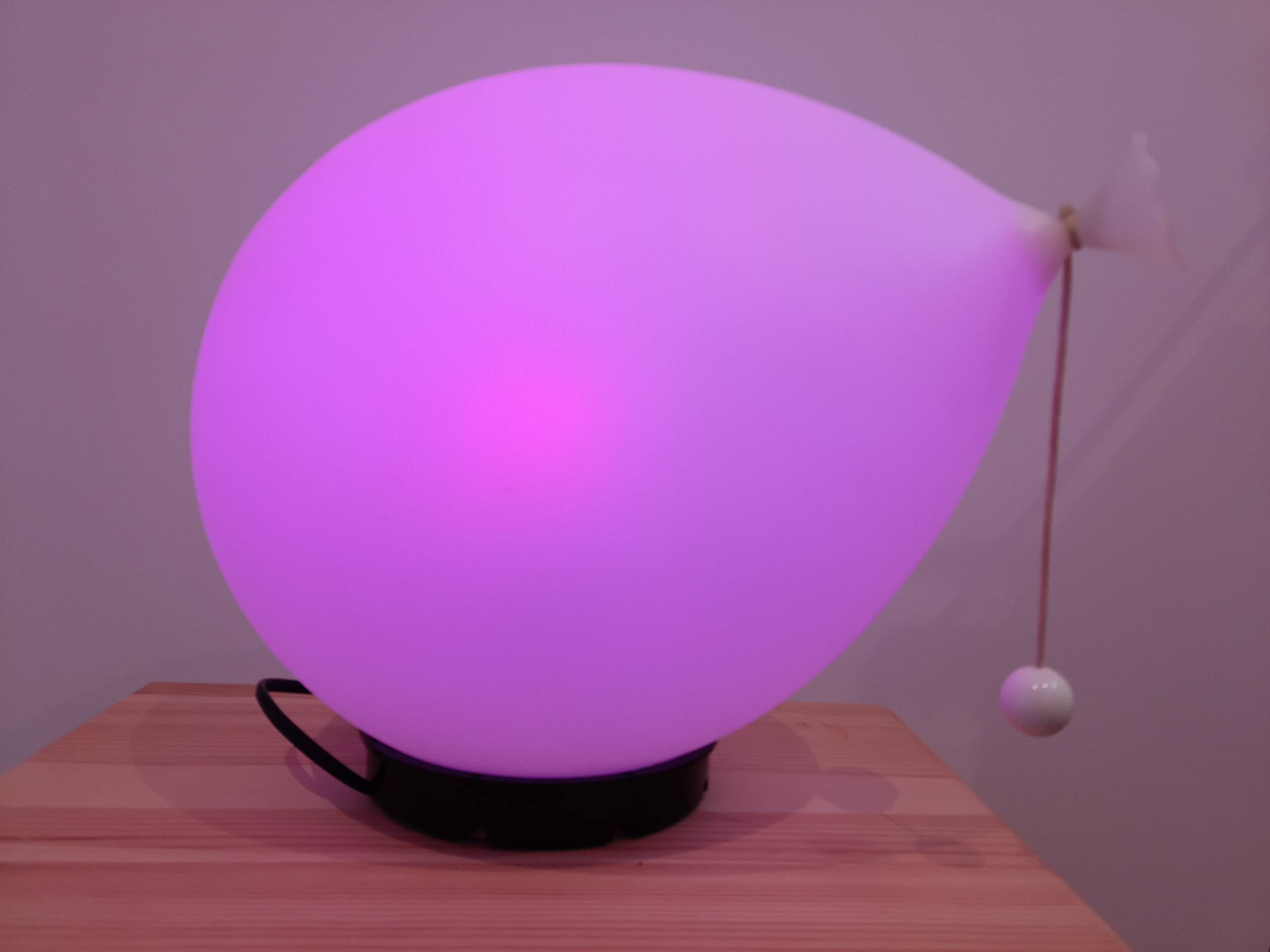 lampe ballon du designer Yves Christine produit par Bilumen Italie 1975