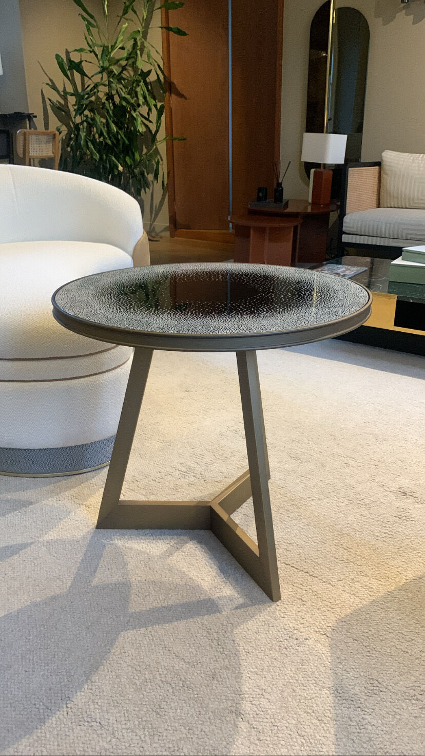 Treviso table in brass and red edition lacquer top