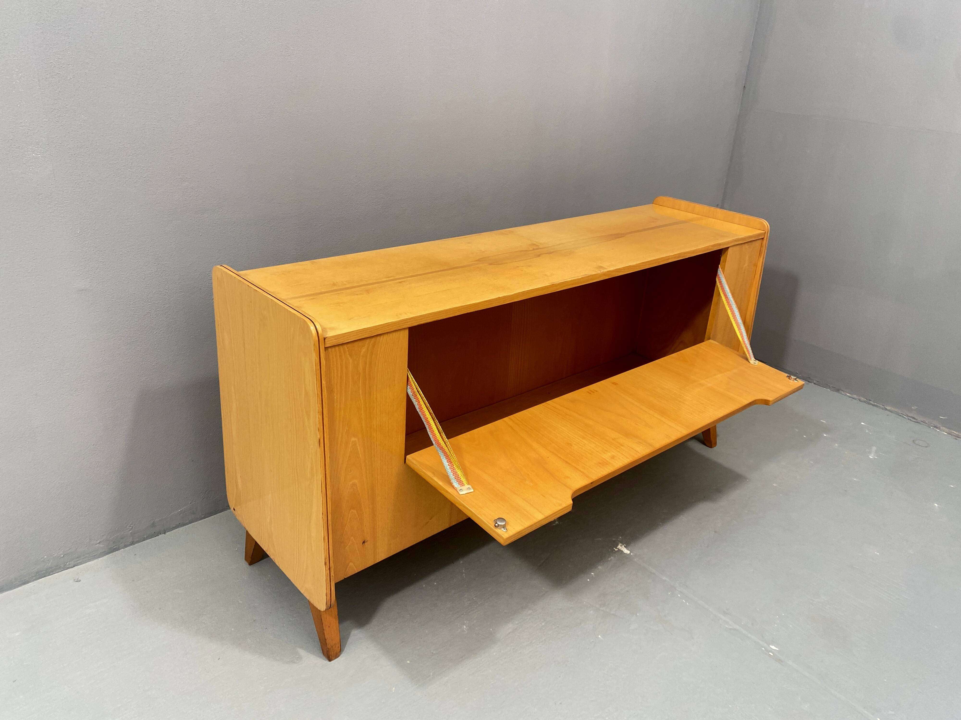 Commode vintage en bois de frêne par F.Jirák pour Tatra, 1960, Tchécoslovaquie