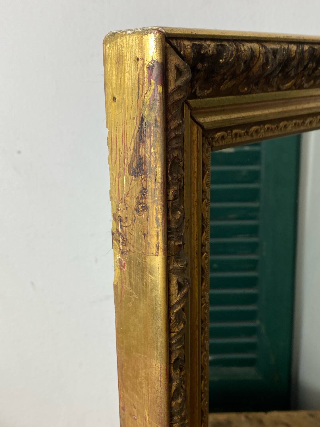 Antique mirror in carved gilded wood