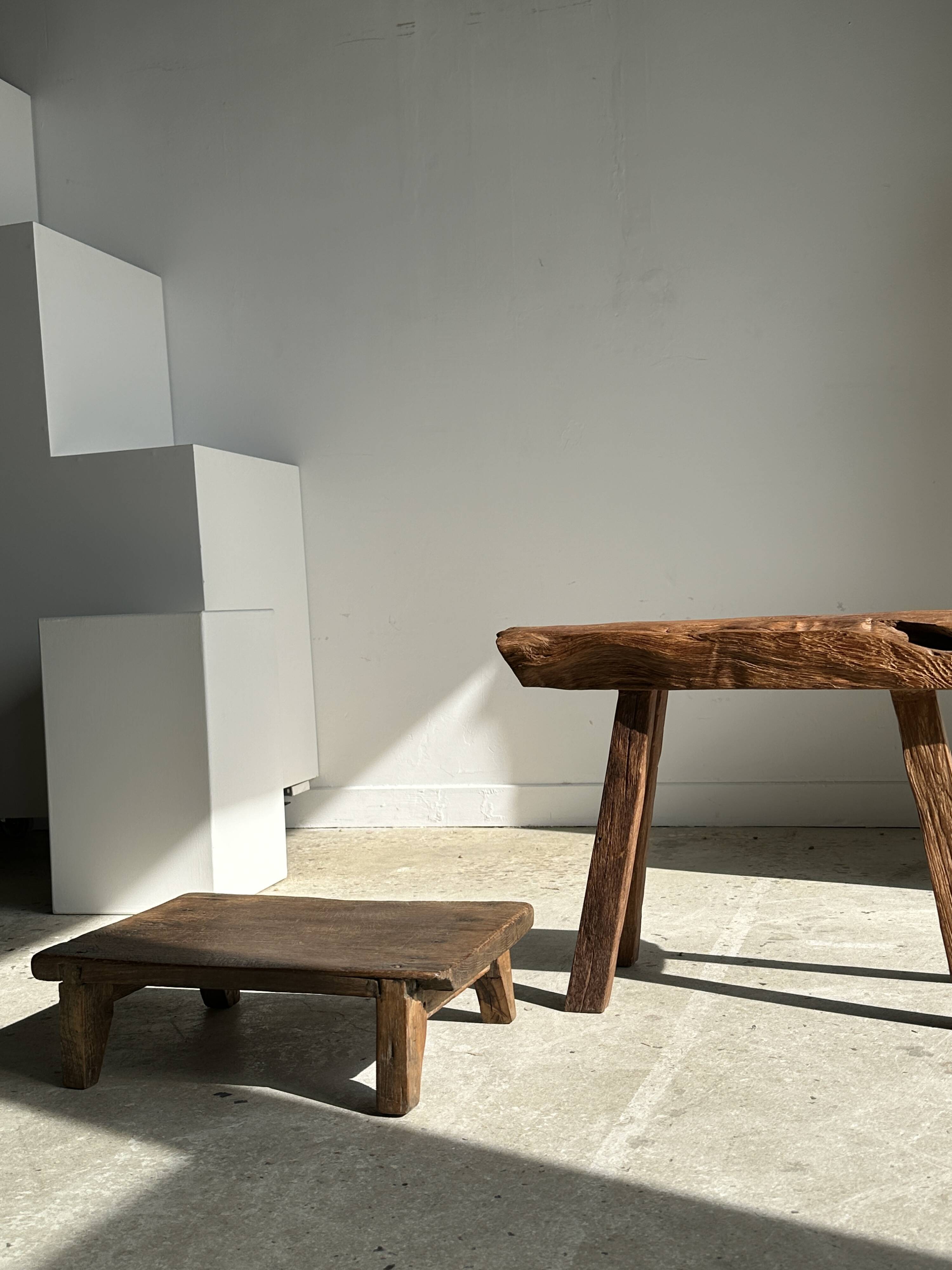 Small organic bench in upcycled Asian teak quadripod - Sungai