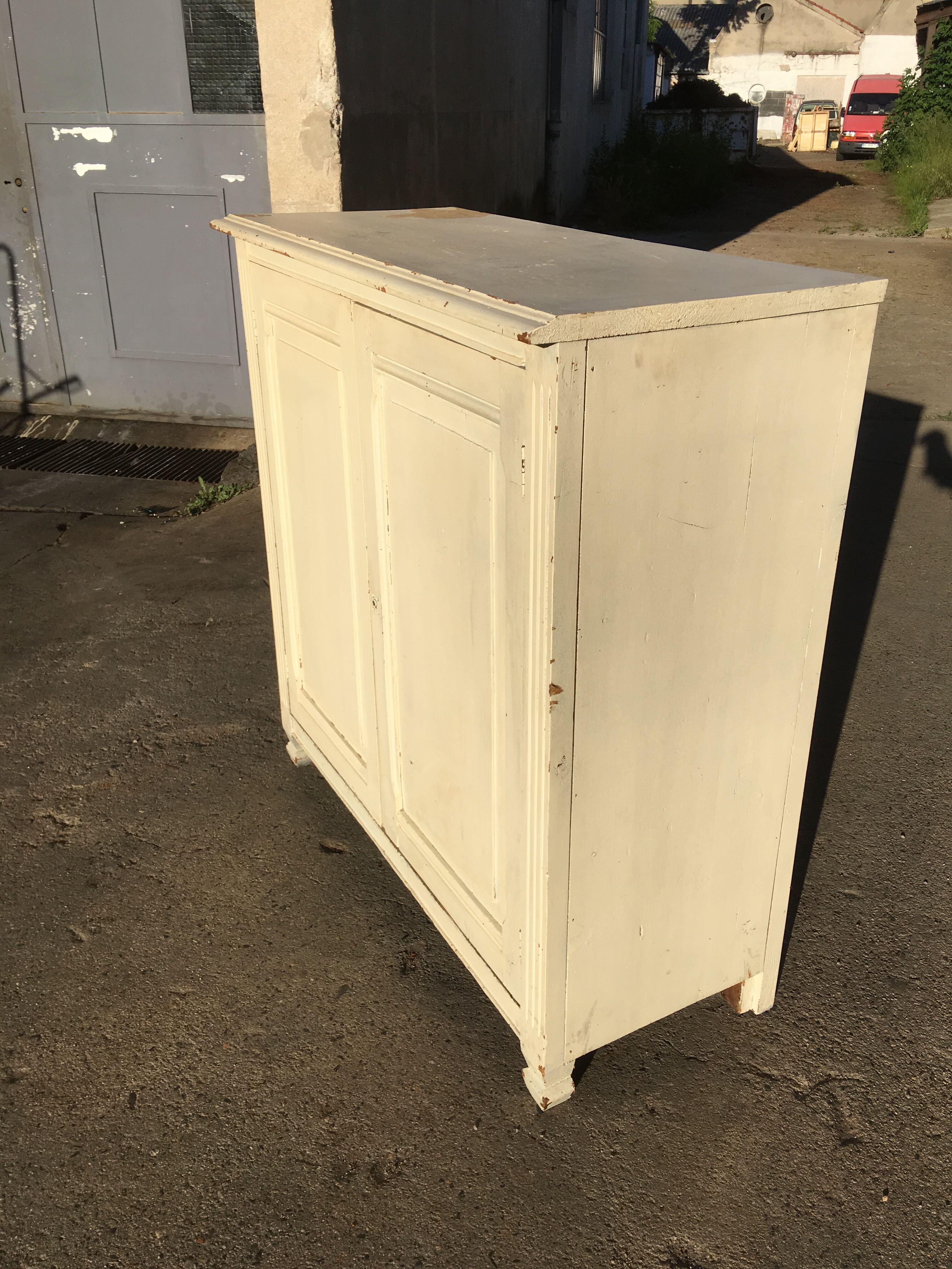 Parisian 2-door FIR buffet