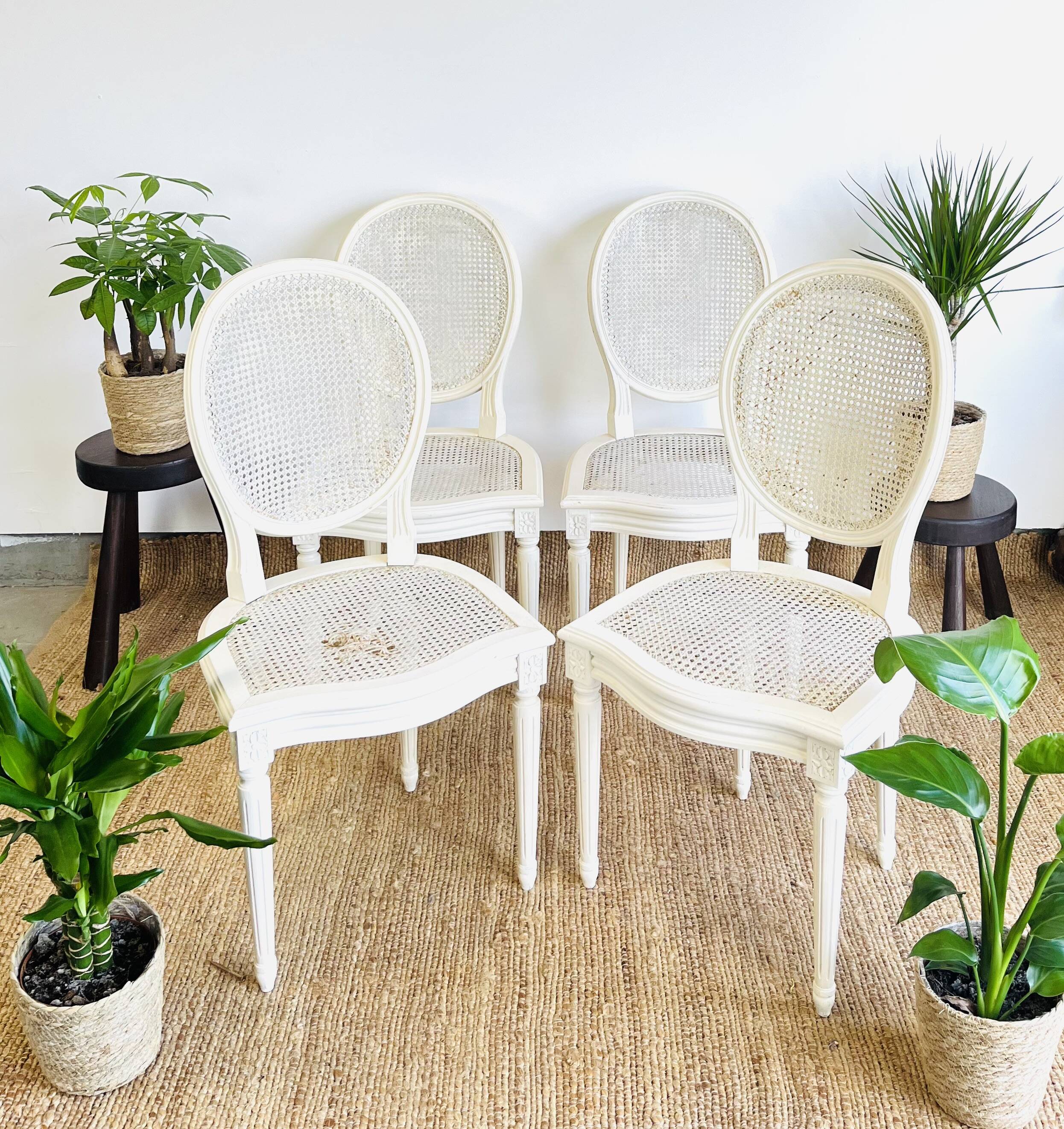 4 fluted chairs in Louis XVI style