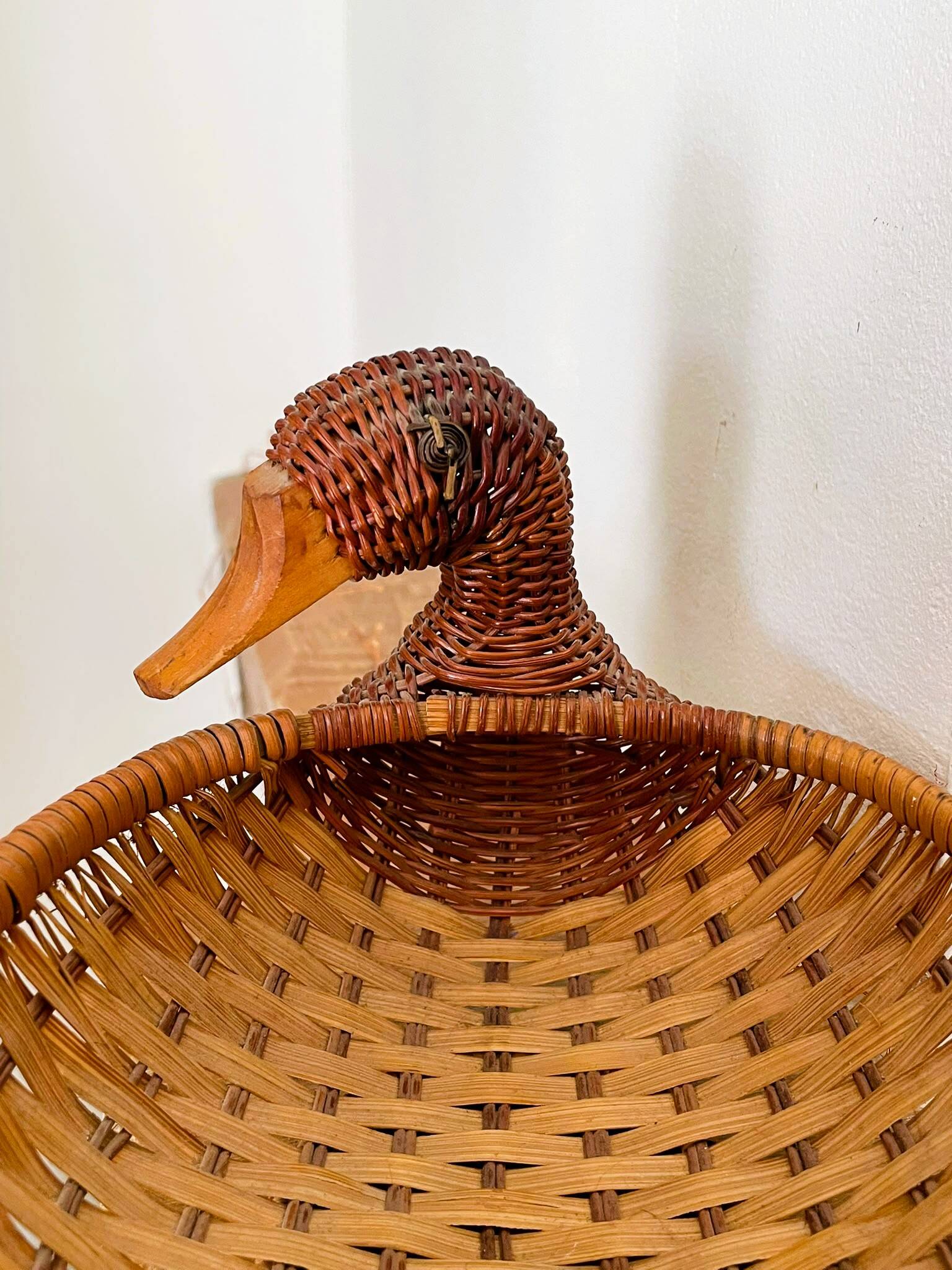 Panière / corbeille en osier en forme de canard