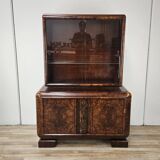 1930s Art Decò display cabinet in walnut and walnut root