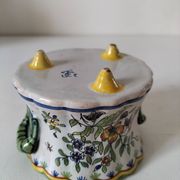 Petit cache-pot en faïence polychrome – Fourmaintraux-Courquin Desvres
