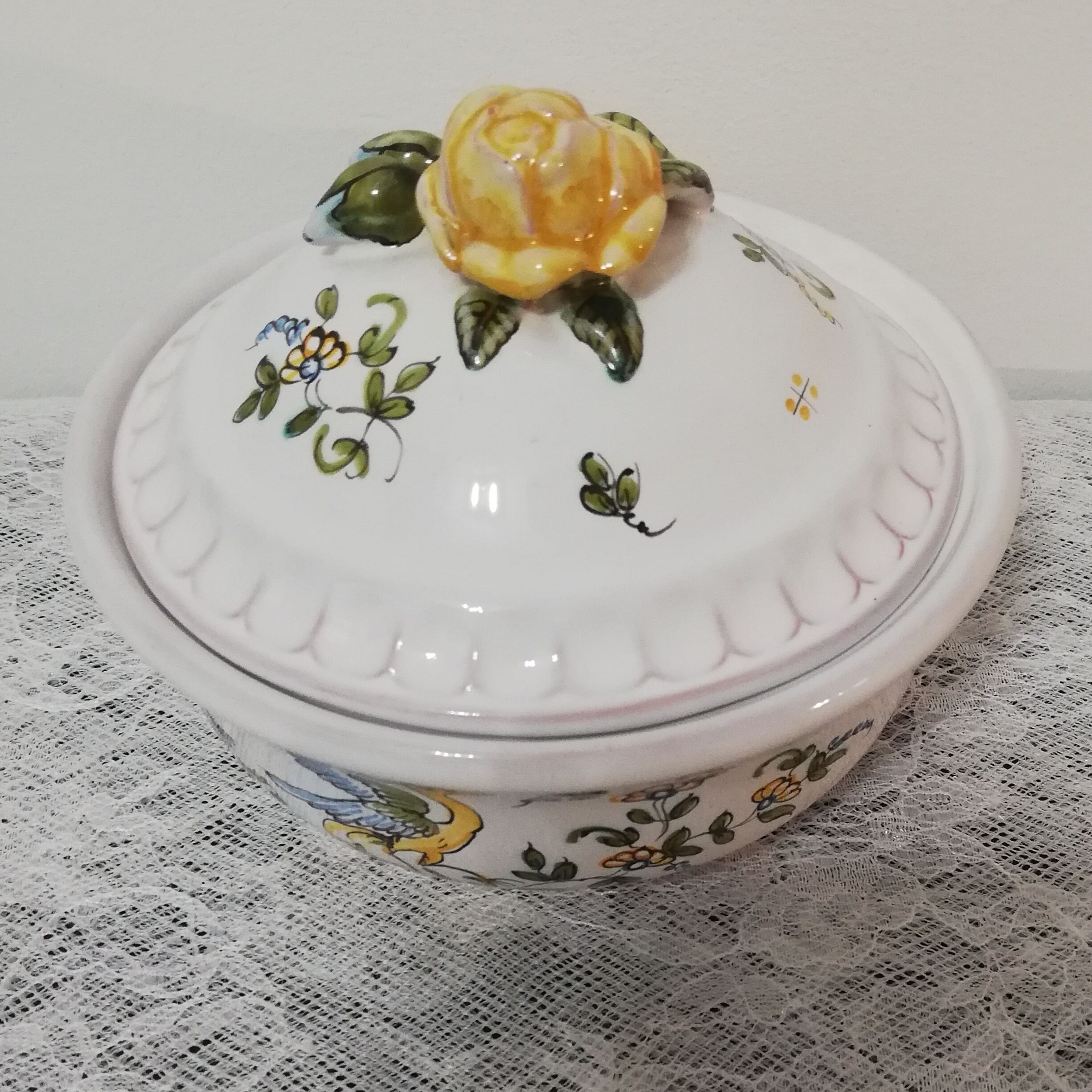 Bonbonnière in Moustiers earthenware