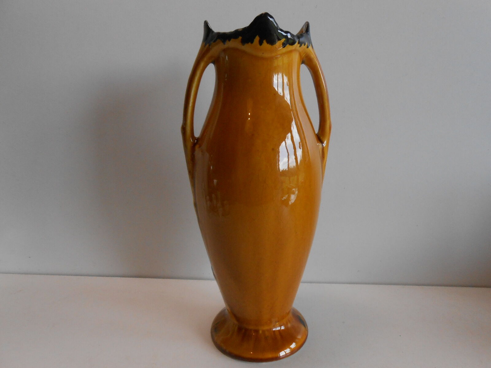 Vase art deco a l'elan orchies