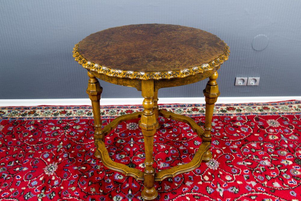 Table d’appoint ronde française en noyer de Burr, années 1920