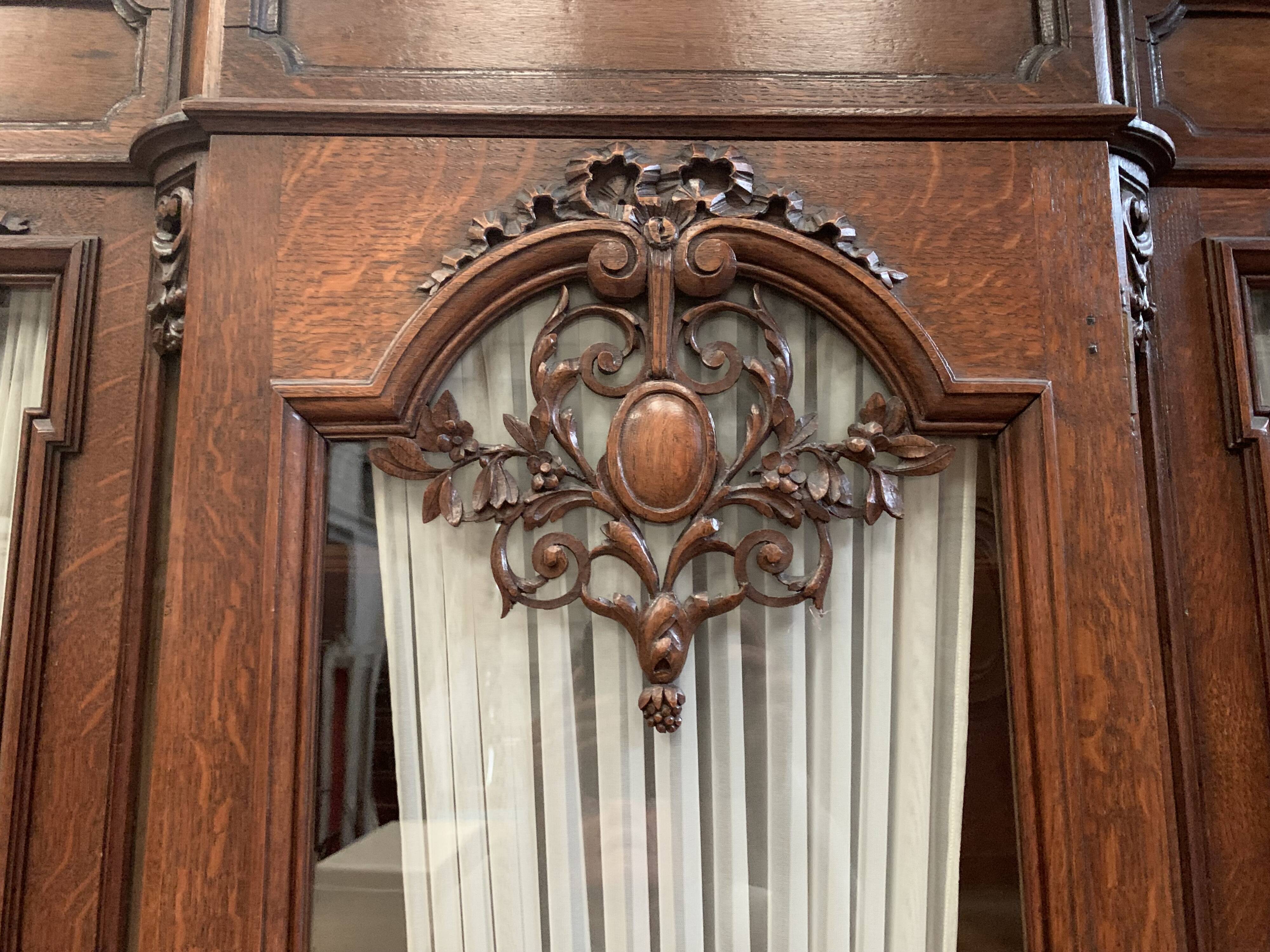 Buffet Liégeois in two bodies Chene massive patinated XX century