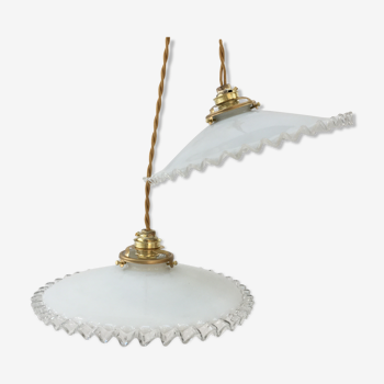 Pair of white opaline suspensions and transparent serrated edges