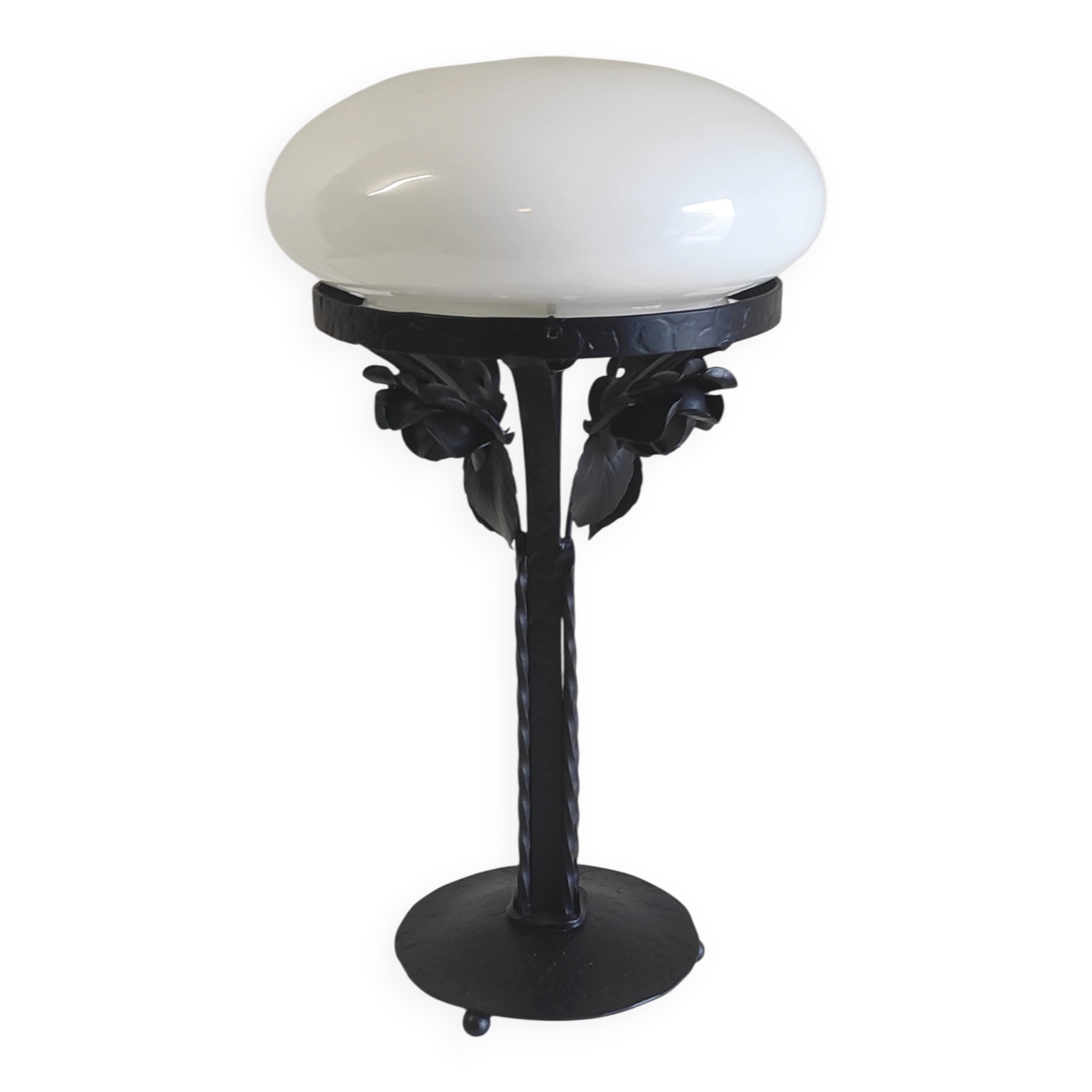 Art Deco table lamp in wrought iron and opaline - 1930s/40s