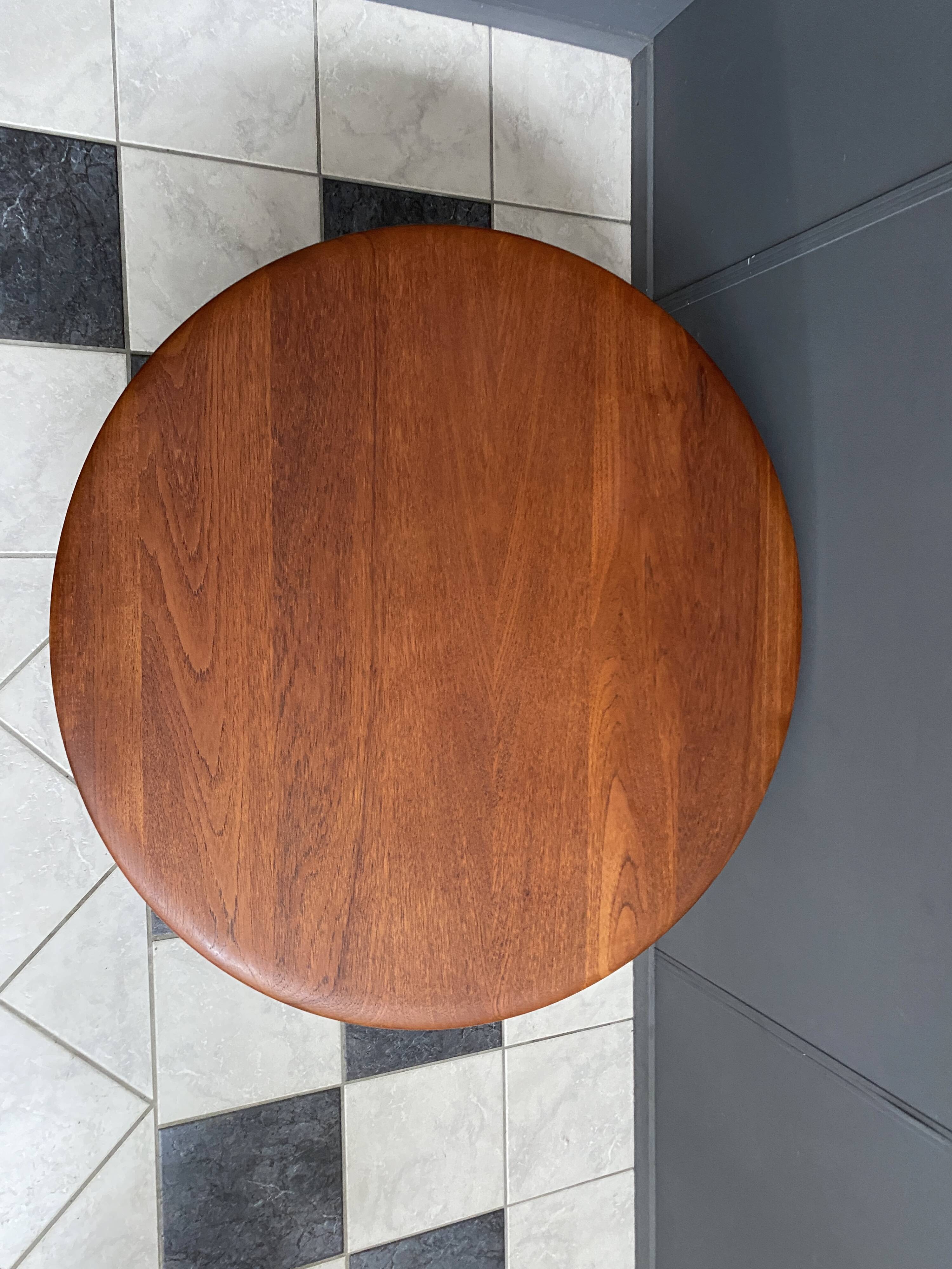 Mid-Century Modern scandinavian coffee table in teak by Hvidt & Mølgaard Nielsen for France and Søn.