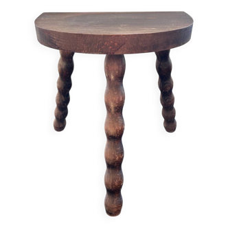 Half moon tripod stool