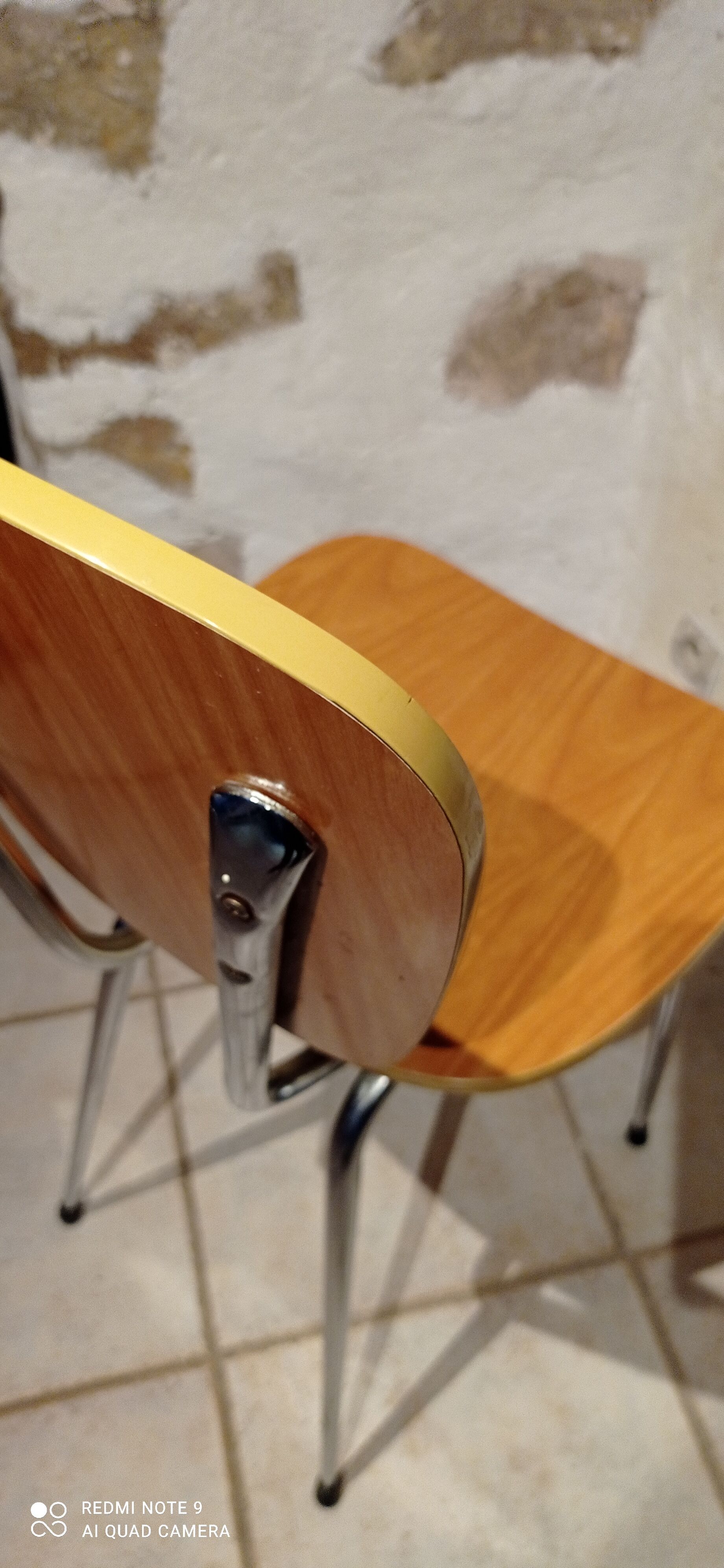 Griffon formica chair