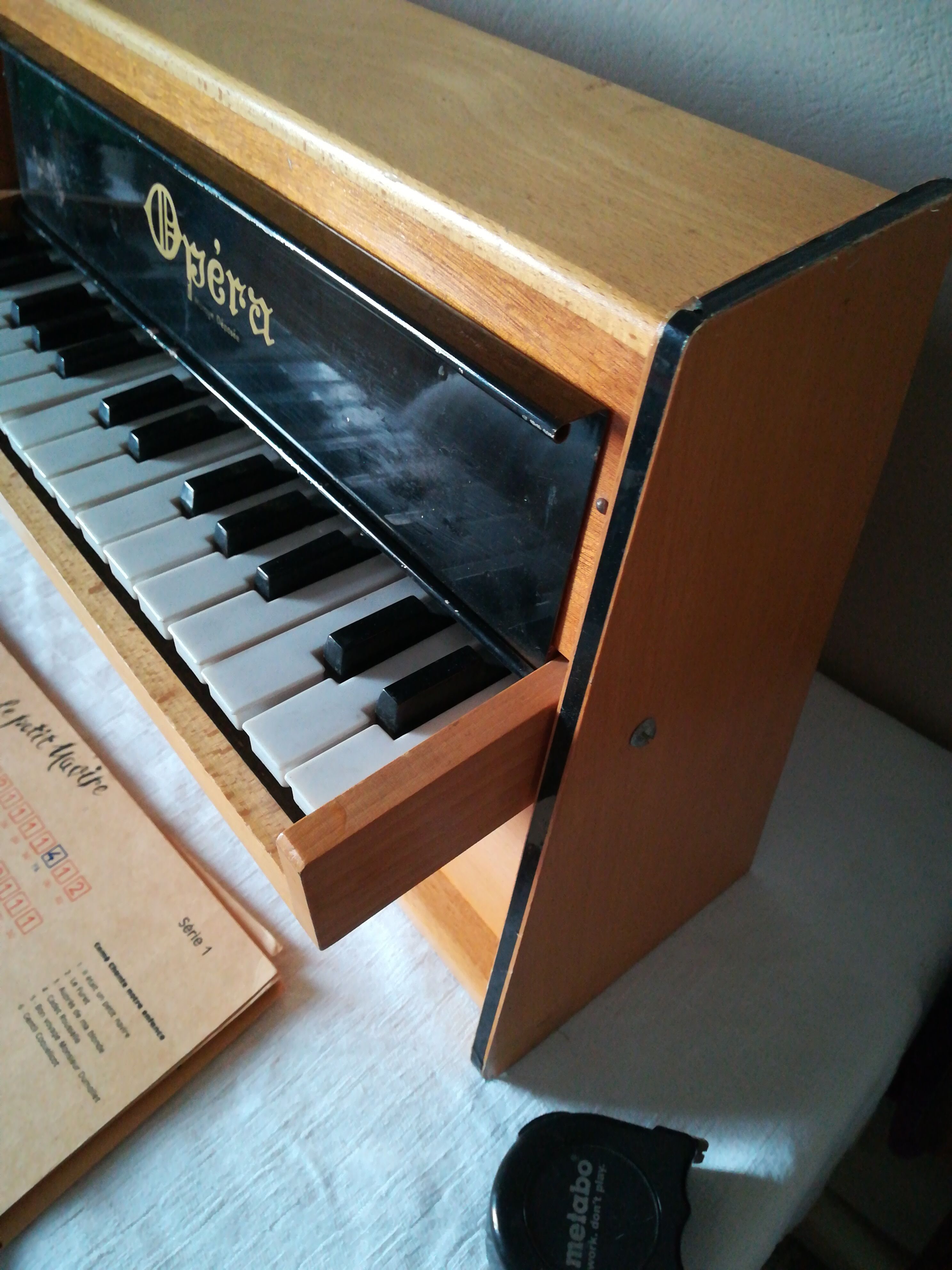 Miniature piano Opera for children