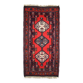 Tapis vintage fait main Hamadan en laine rouge vif (69cm x 136cm) – 1970s
