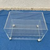 Table basse/ meuble tu en plexiglas vintage sur roulettes