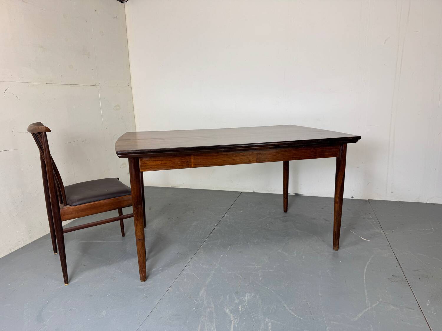 Vintage Danish Design Mid Century Modernist Rosewood extendable Rosewo