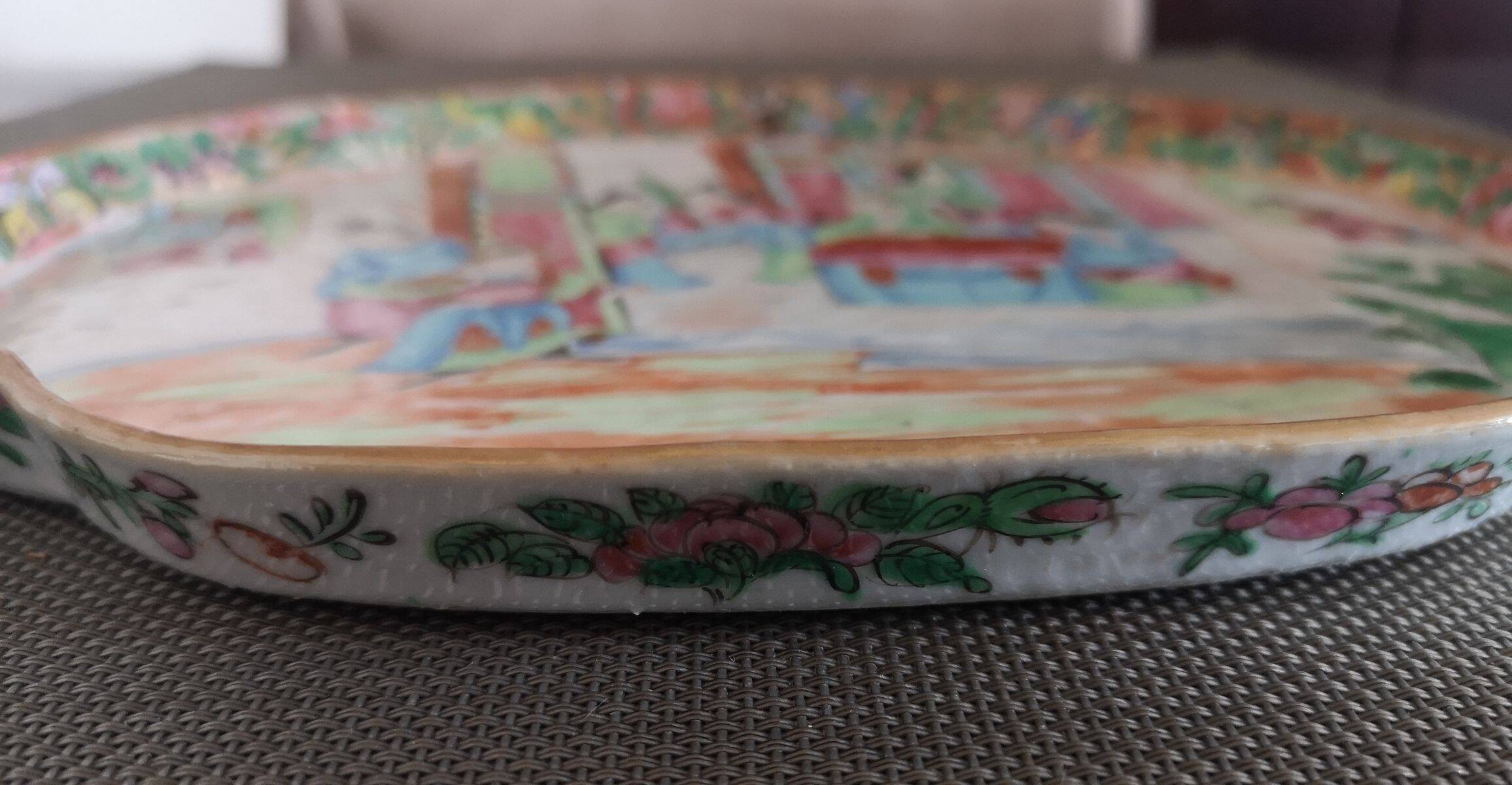 Polylobed oval dish in Cantonese porcelain - 19th century