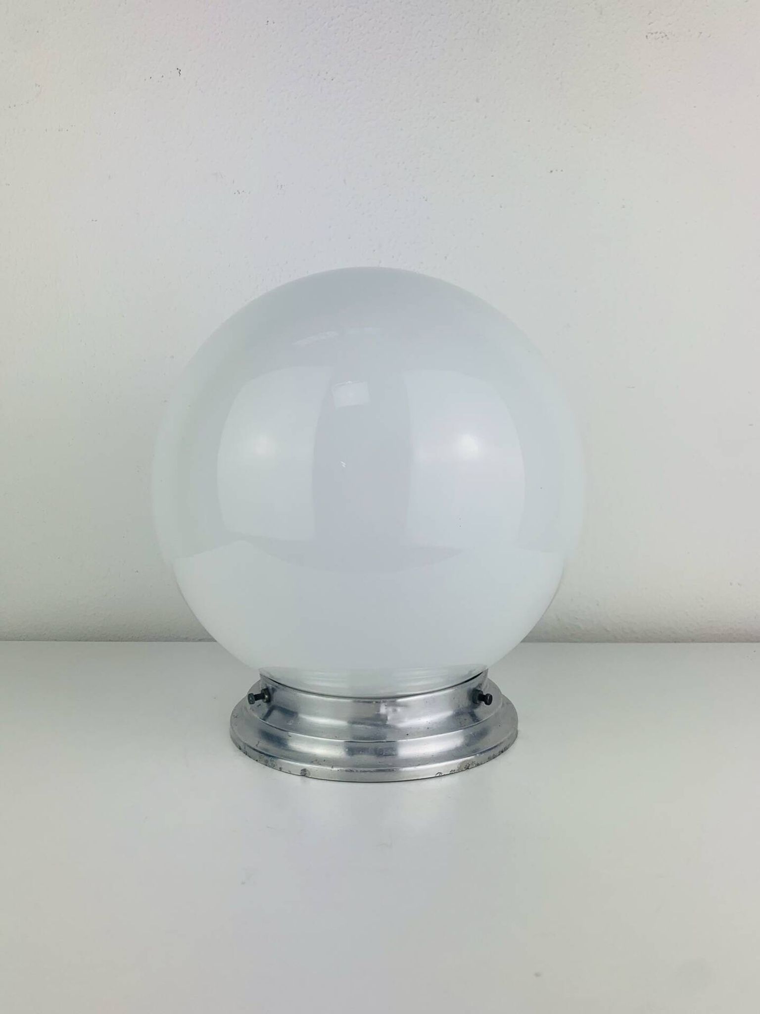 Applique ou plafonnier globe opaline art déco