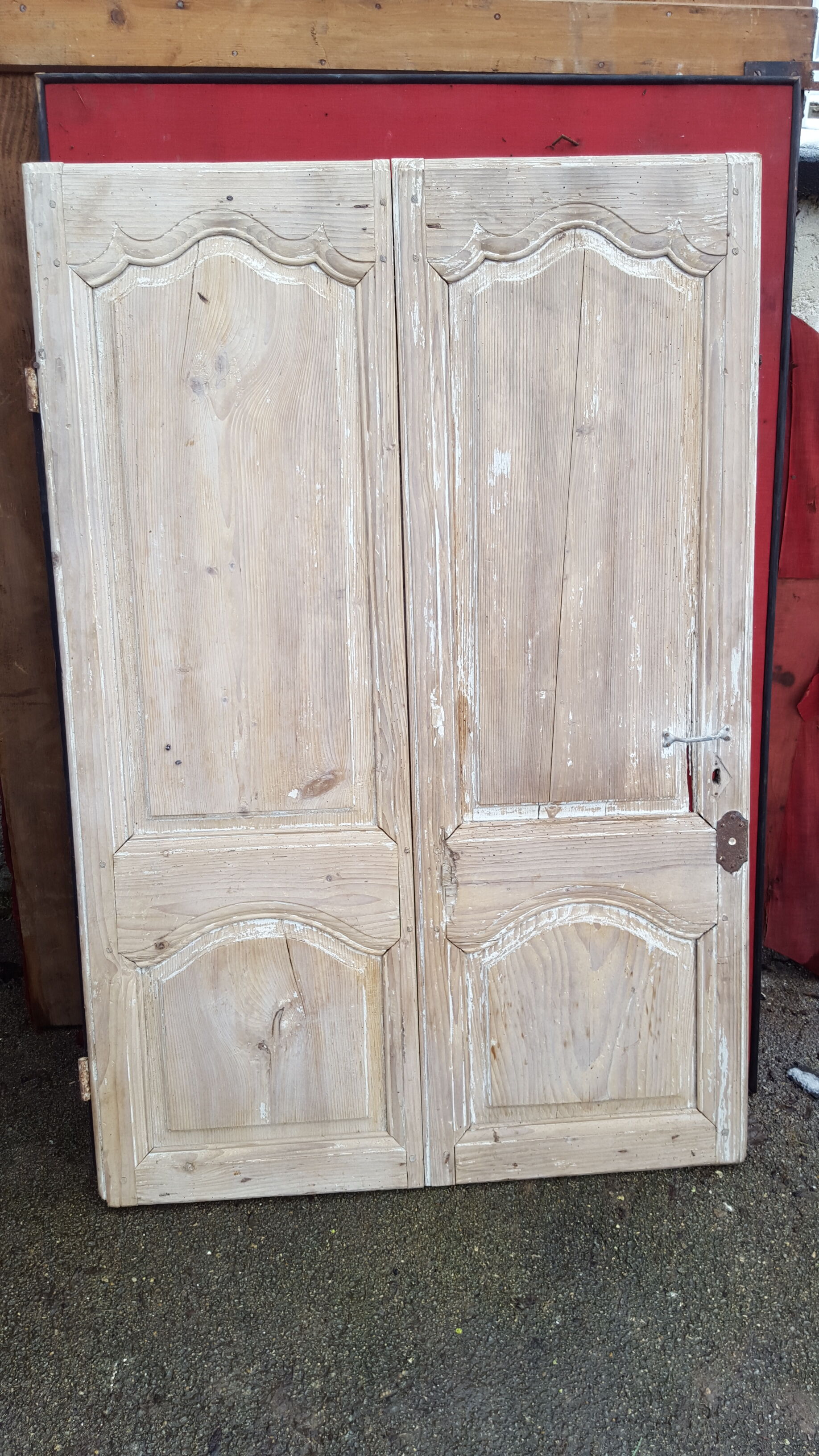 Wearing old 18th two-leaf mouldings