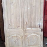 Wearing old 18th two-leaf mouldings