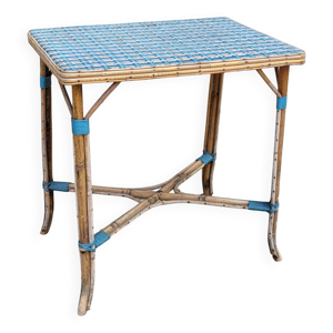 Table en rotin tressée,