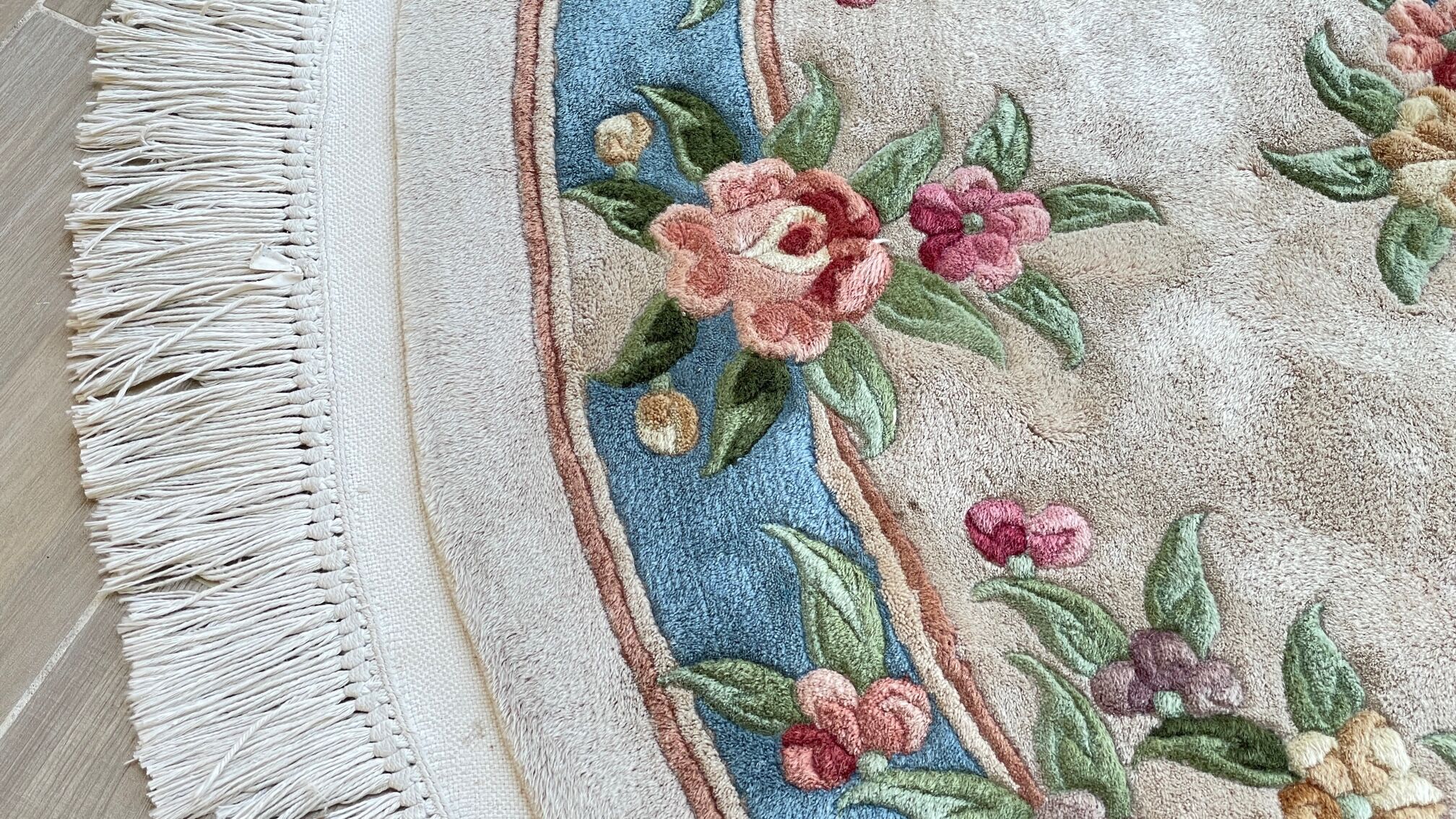 Vintage Chinese carpet round diam 180cm