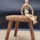 Tabouret tripode brutaliste ovale