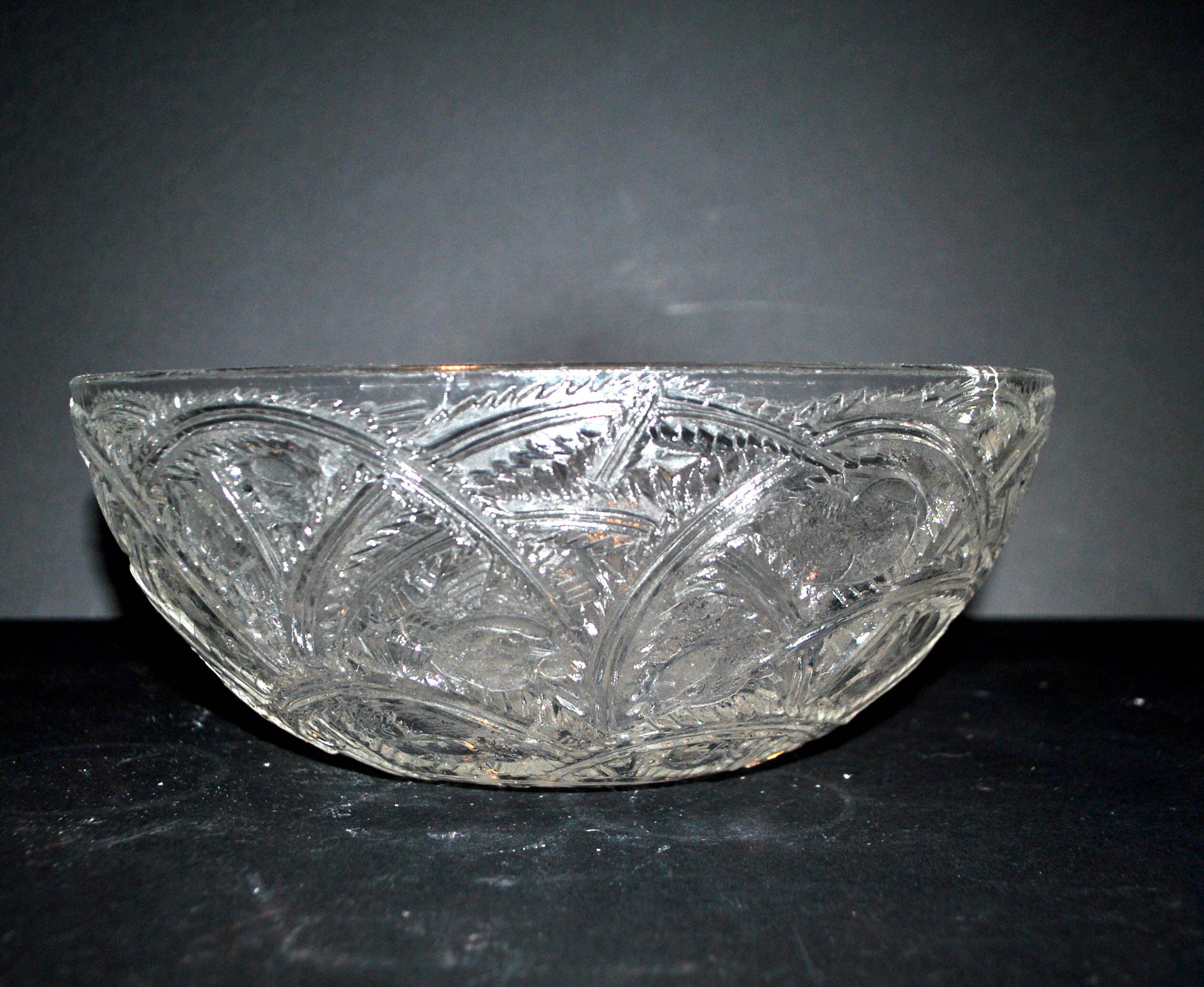 René Lalique art deco bowl with a frieze of birds, Pinsons model, 1933 – crack
