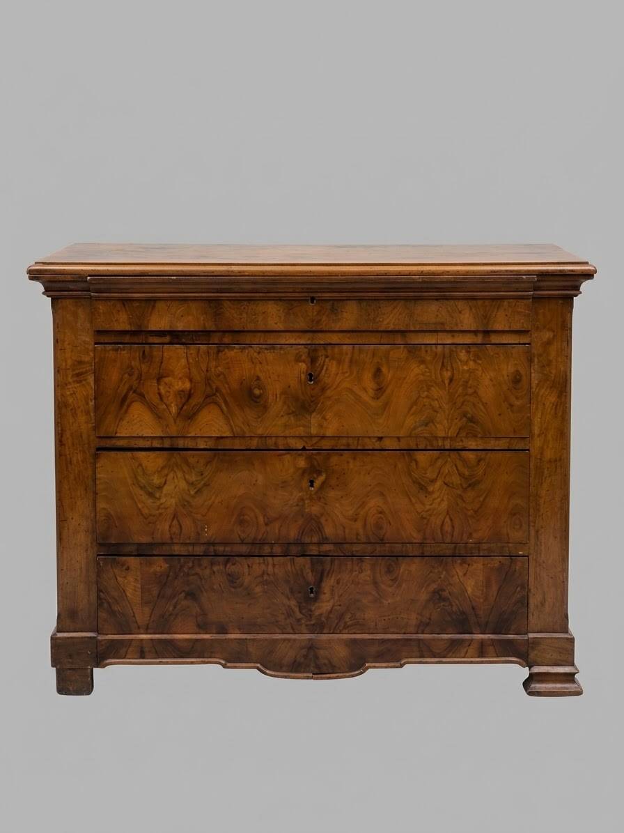 Antique chest of drawers