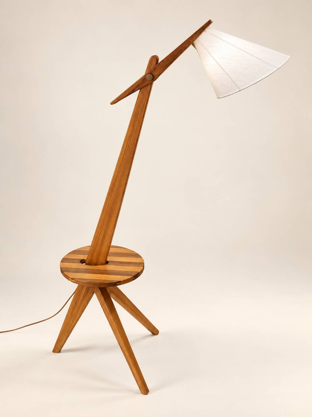 Tripod floor lamp in solid wood - Sweden - 1950