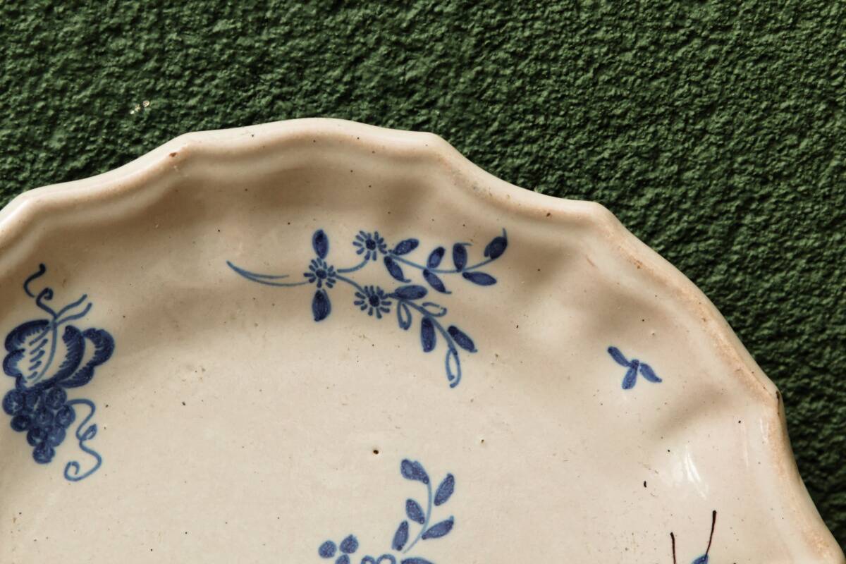 Martres Tolosane earthenware beard dish, 19th century