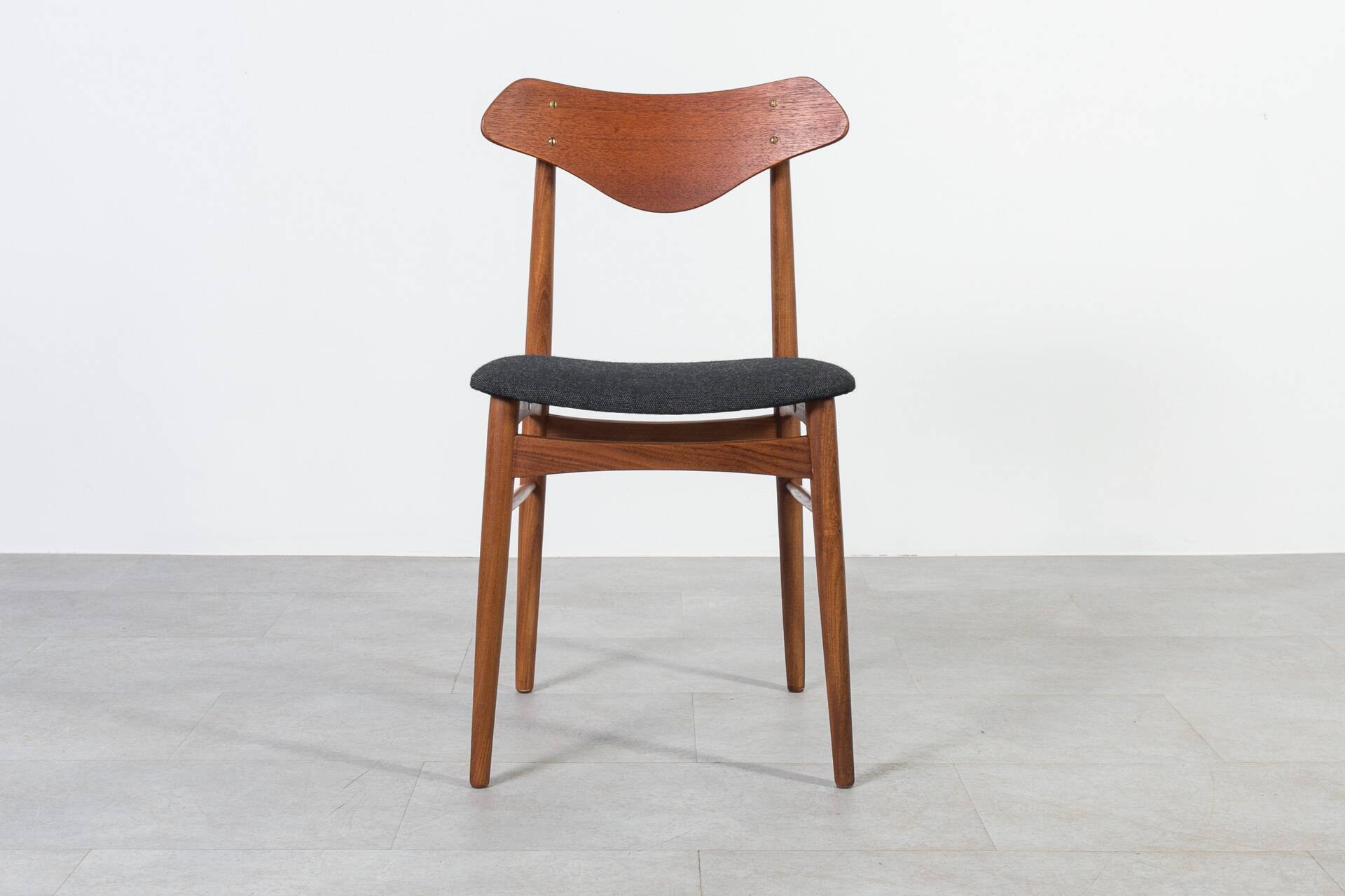 anish Mid-Century Dining Set – Teak Extension Table and 6 Chairs, 1960s