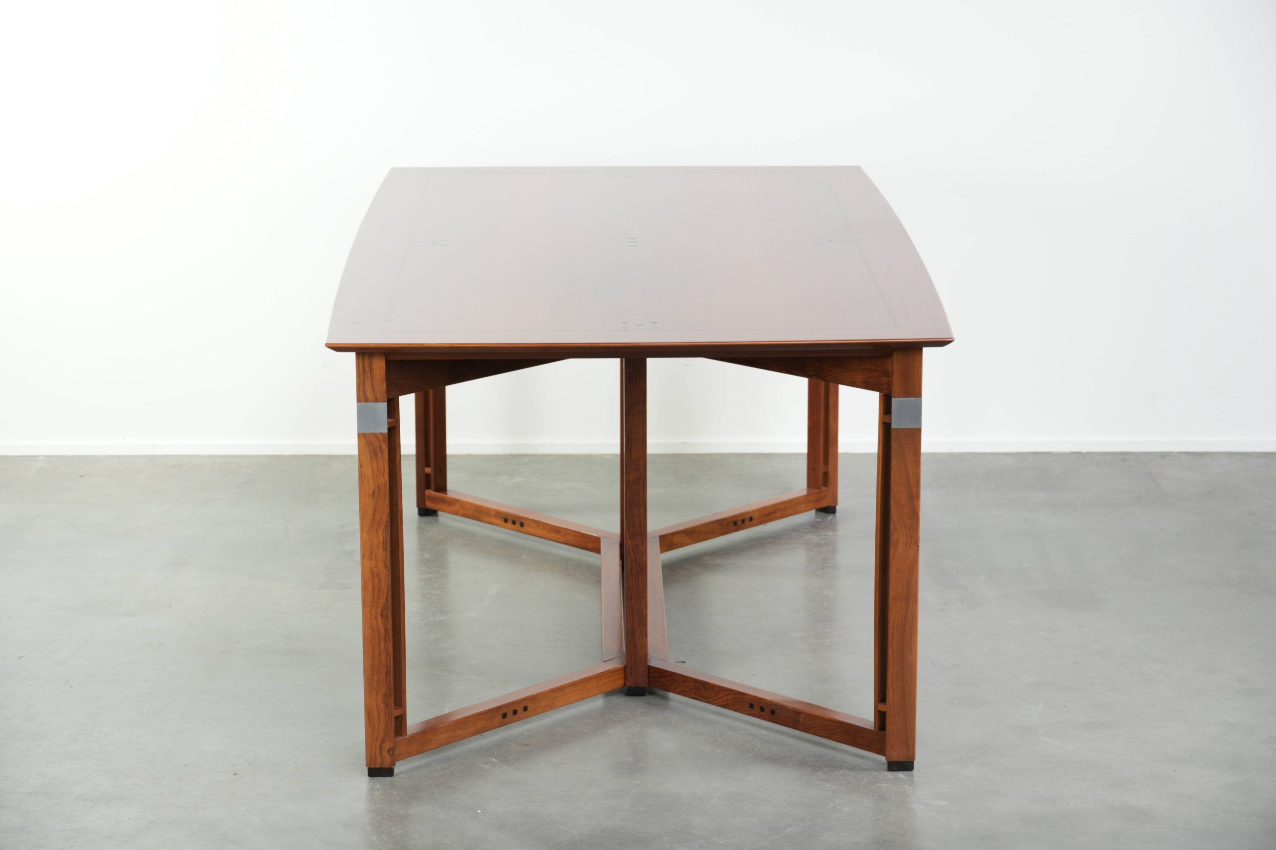 Beautiful Art Deco design dining table for 4 to 6 people