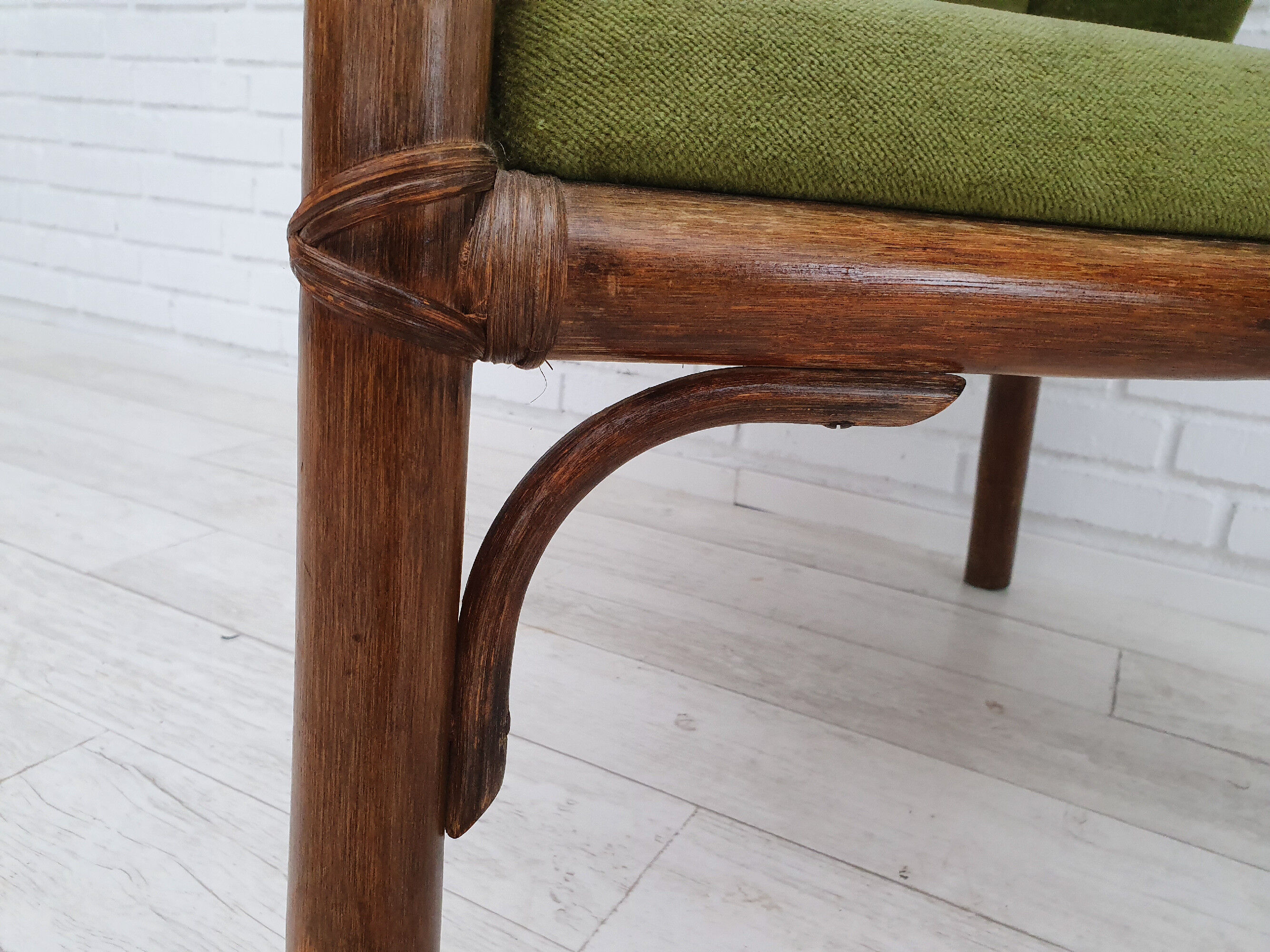 Fauteuil danois, rotin, velours, années 70