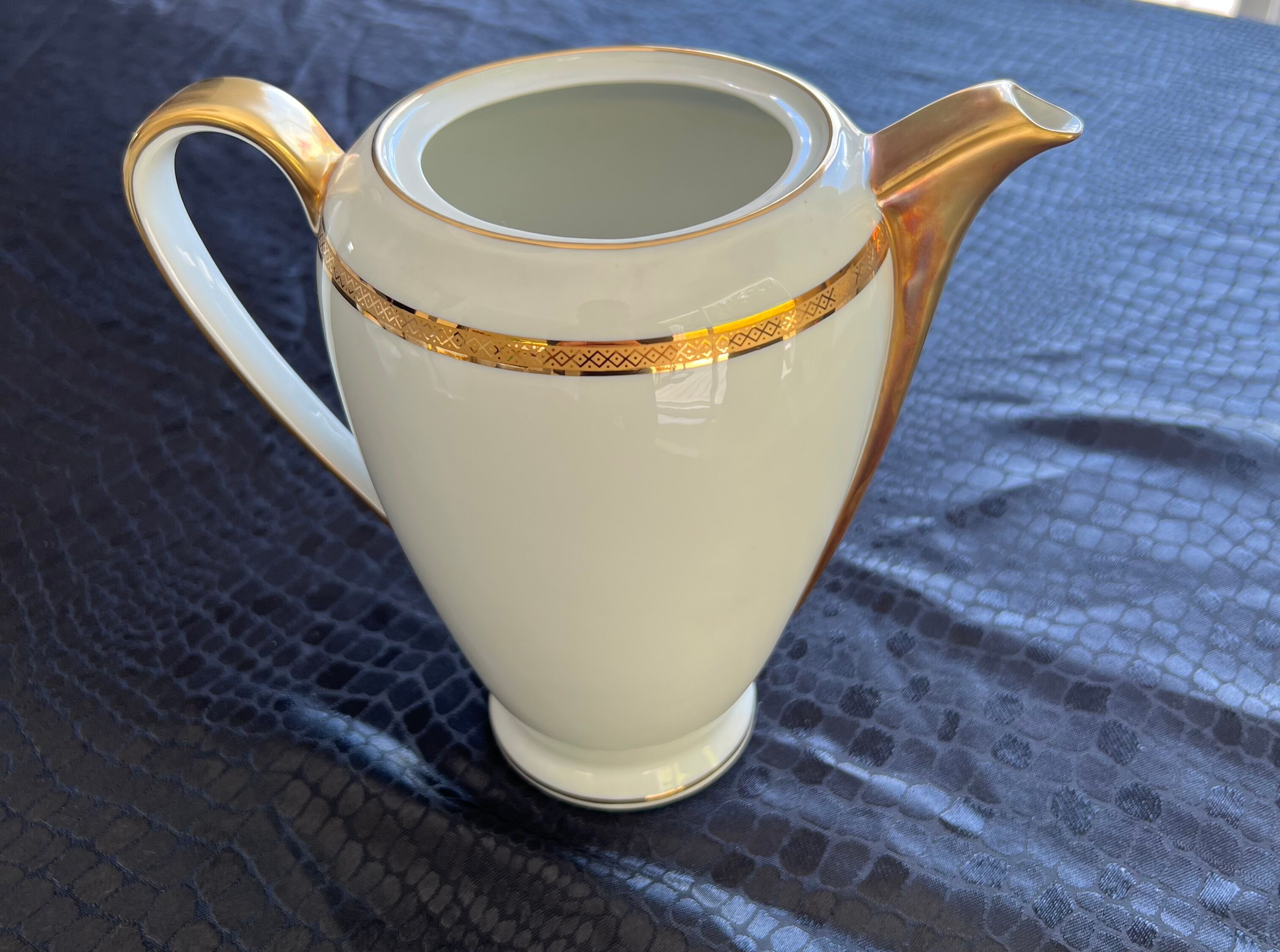 Sugar bowl, milk jug and teapot set