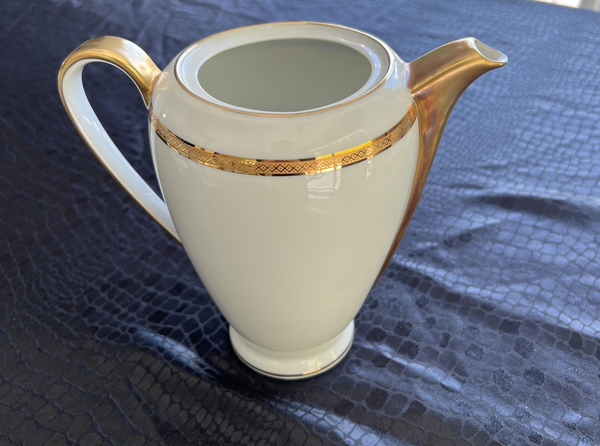 Sugar bowl, milk jug and teapot set